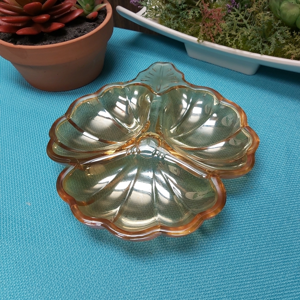 🕰 Carnival Glass Marigold Iridescent Shamrock Leaf Pattern Jewelry Dish